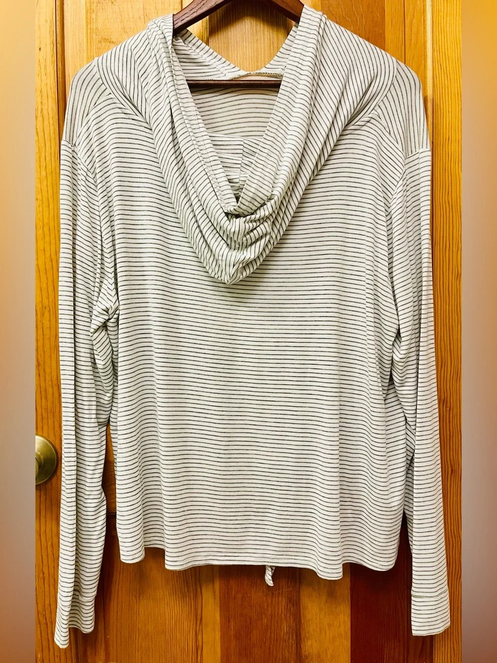 Women’s “dip sleep” Long Sleeve Knit Hooded Top